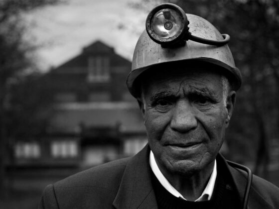 LaToya Ruby Frazier : Ali portant son casque de mineur, des mines de charbon de Louis Lambert, Hensies, Borinage, 13 décembre 2016