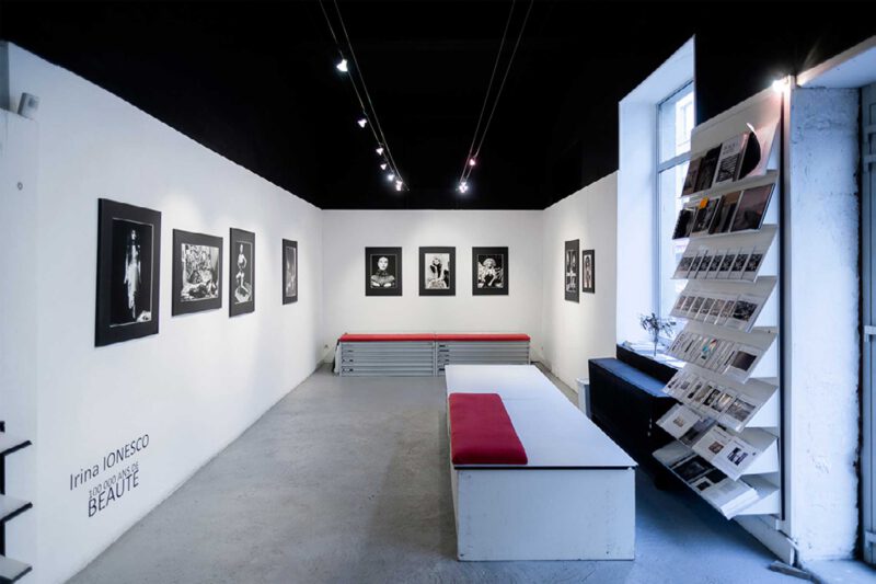 La galerie « vrais rêves » est située à Lyon, 6, rue Dumenge dans le 4e arrondissement