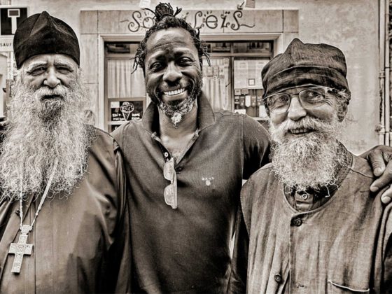 Frère Jean, Erik K et Frère Joseph à Arles - Juillet 2021 (Photo Philippe Litzler)