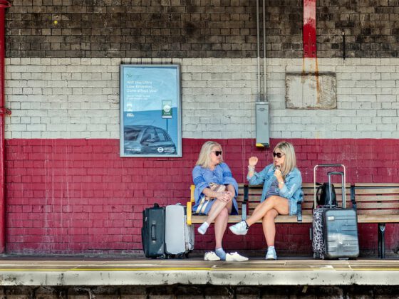 © Dieter LEISTNER Waiting - People in transit
